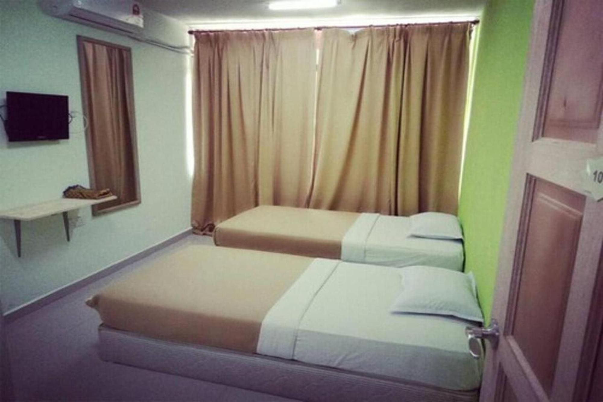 F Hotel Bayan Lepas Bagian luar foto